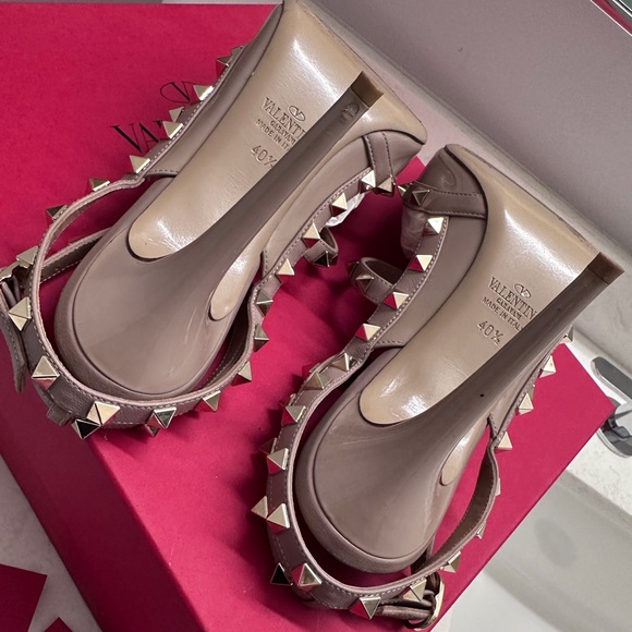 Valentino Garavani Patent 100m Slingback Heel Pumps - Picture 7 of 8